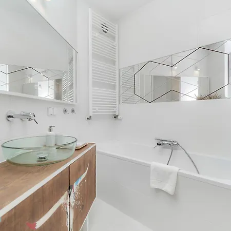 Two Level 2waters By Renters *