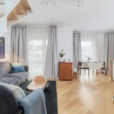 Two Level 2waters By Renters *