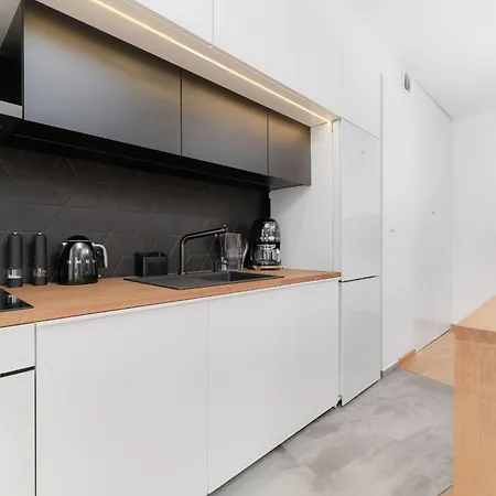 Two Level 2waters By Renters